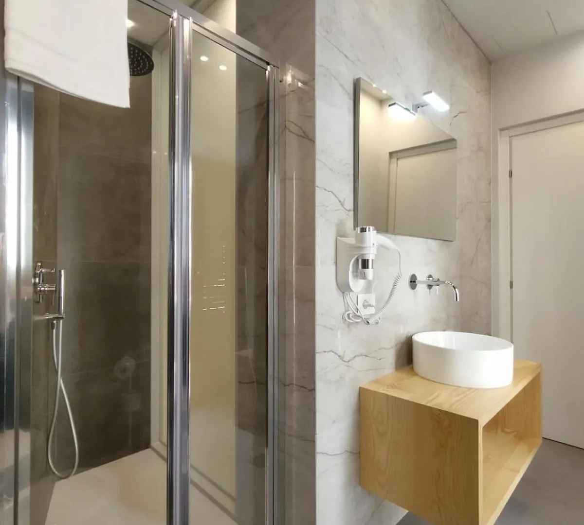 Hotel Chiazzannintra Castelbuono  Affittacamere